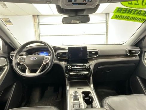 Used 2022 Ford Explorer Limited w/ Equipment Group 301A image 3