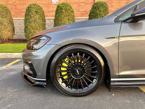 Used 2019 Volkswagen Golf R 4-Door image 13