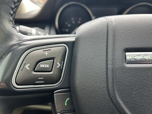 Used 2019 Land Rover Range Rover Evoque SE Premium image 25
