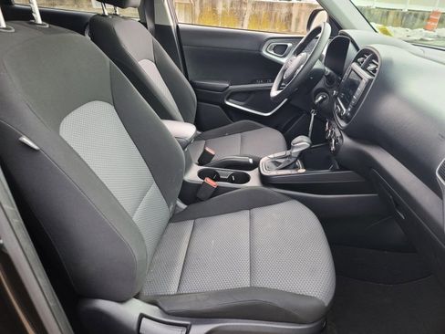 Used 2023 Kia Soul LX image 18