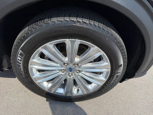 Used 2022 Ford Explorer Limited w/ Hybrid Equipment Group 310A RWD image 19