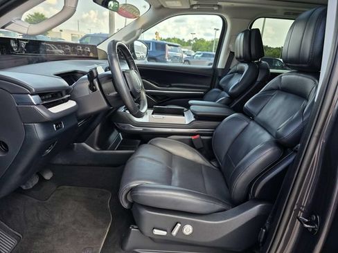 Certified 2025 Lincoln Navigator Reserve AWD/4WD image 10