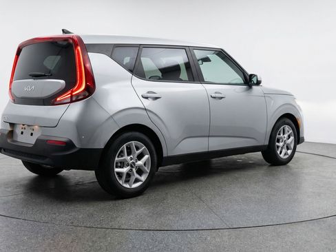 Used 2025 Kia Soul LX w/ LX Technology Package image 9