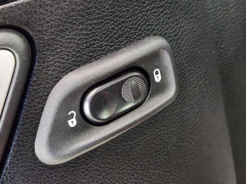 Used 2012 Jeep Wrangler Rubicon w/ PWR Convenience Group image 18