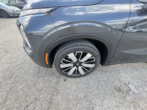 New 2025 Mitsubishi Outlander SE image 2