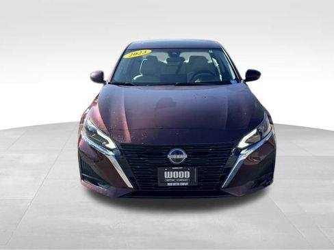 Used 2023 Nissan Altima 2.5 SV w/ SV Premium Package image 2