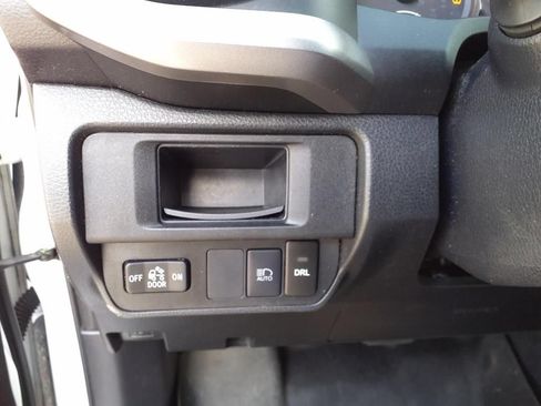 Used 2019 Toyota Tacoma SR5 RWD image 11