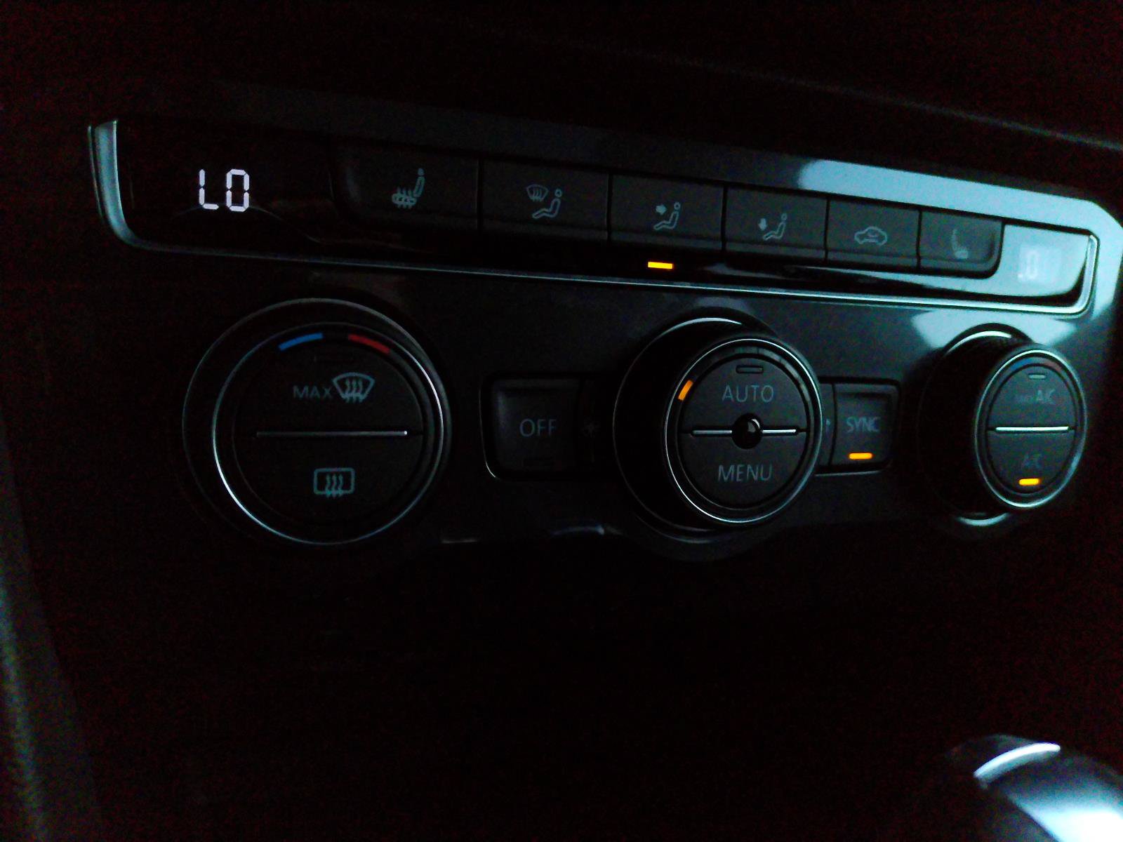 Used 2019 Volkswagen Tiguan SEL Premium R-Line AWD/4WD image 16