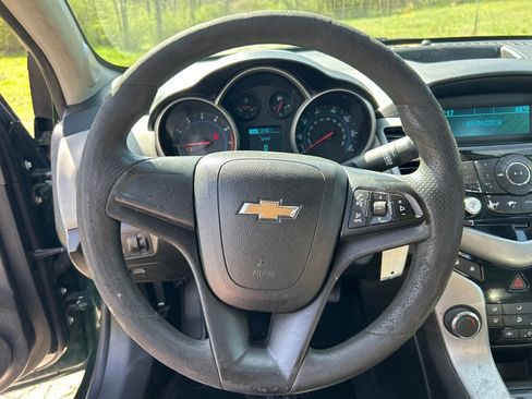 Used 2014 Chevrolet Cruze LS image 9