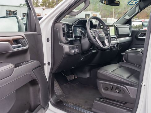 Used 2025 GMC Sierra 1500 SLT image 17