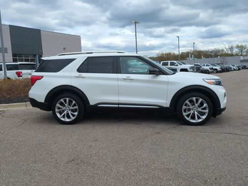 Used 2023 Ford Explorer Platinum w/ Technology Package AWD/4WD image 9