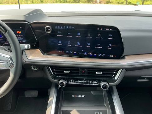 Used 2025 Chevrolet Tahoe High Country AWD/4WD image 27