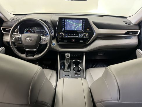 Used 2021 Toyota Highlander XLE image 21