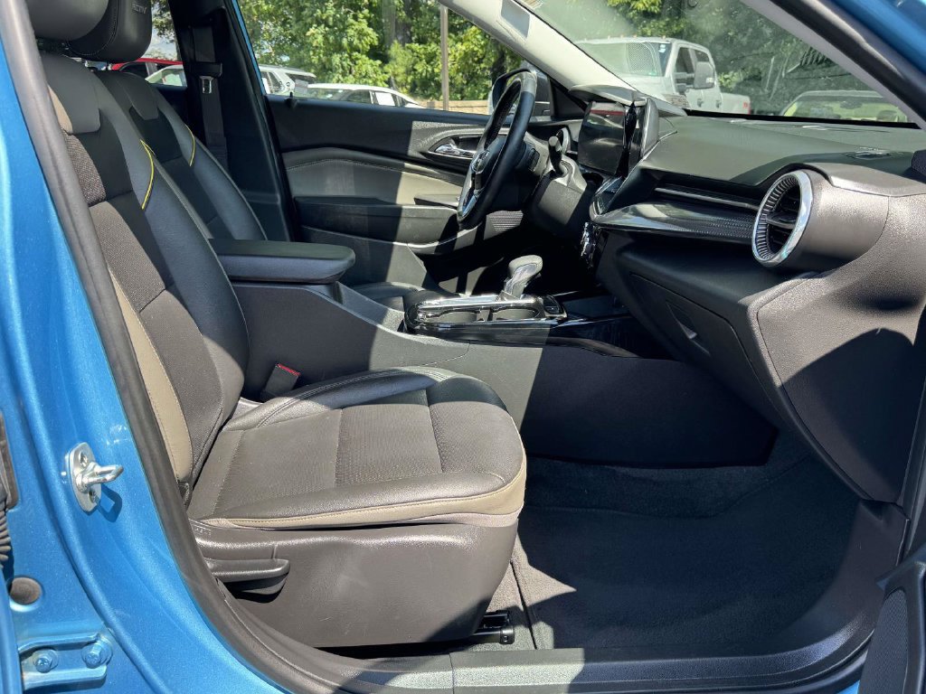 Used 2025 Chevrolet Trax ACTIV w/ Sunroof Package FWD image 14