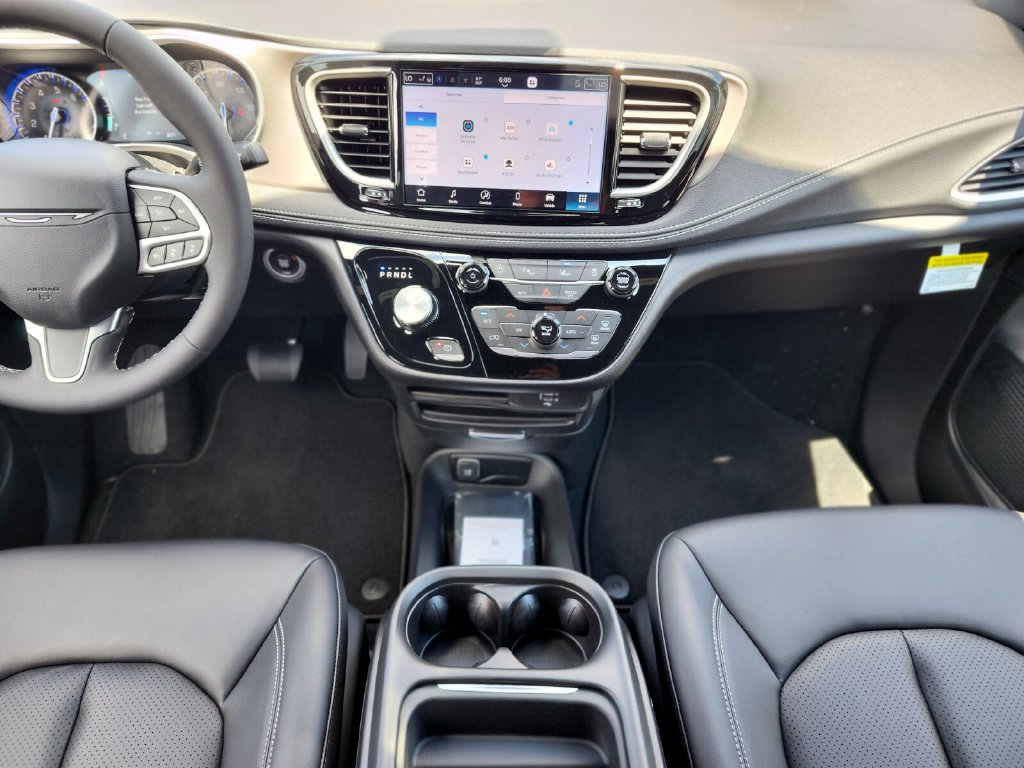 New 2027 Chrysler Pacifica Select AWD/4WD image 14