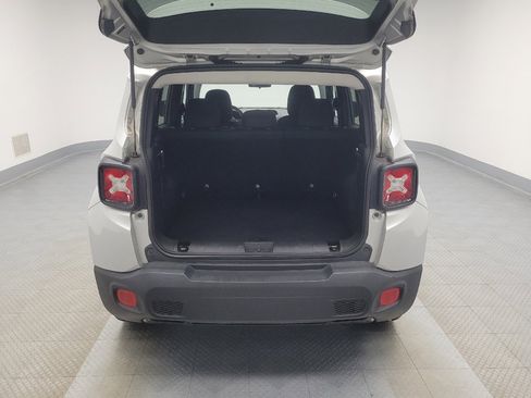 Used 2017 Jeep Renegade Altitude image 29