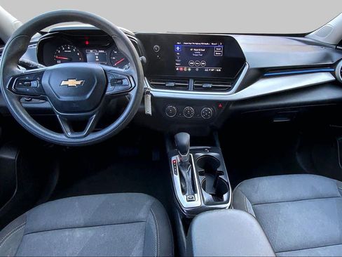 Used 2024 Chevrolet Trax LS w/ LS Convenience Package FWD image 16