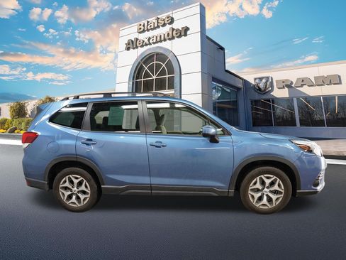 Used 2022 Subaru Forester Premium w/ Popular Package #3 AWD/4WD image 2