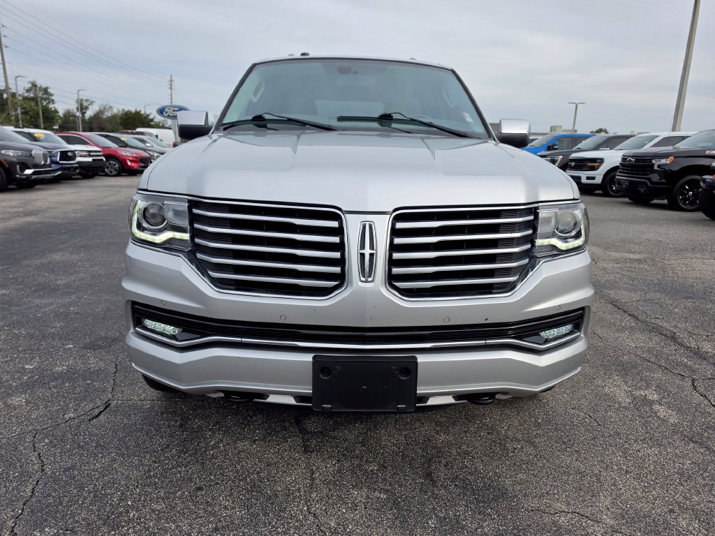 Used 2017 Lincoln Navigator Select RWD image 11
