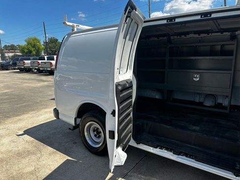 Used 2001 Chevrolet Express 1500 RWD image 19