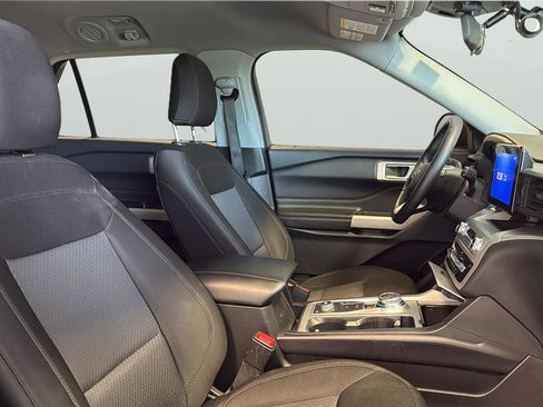 Used 2023 Ford Explorer XLT image 15