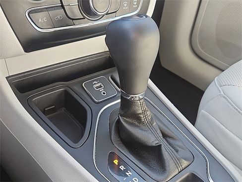 Used 2021 Jeep Cherokee Latitude Lux w/ Sun & Sound Group image 20