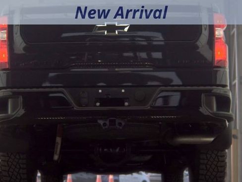 Used 2024 Chevrolet Silverado 1500 Custom Trail Boss w/ LPO, Dark Essentials Package AWD/4WD image 6