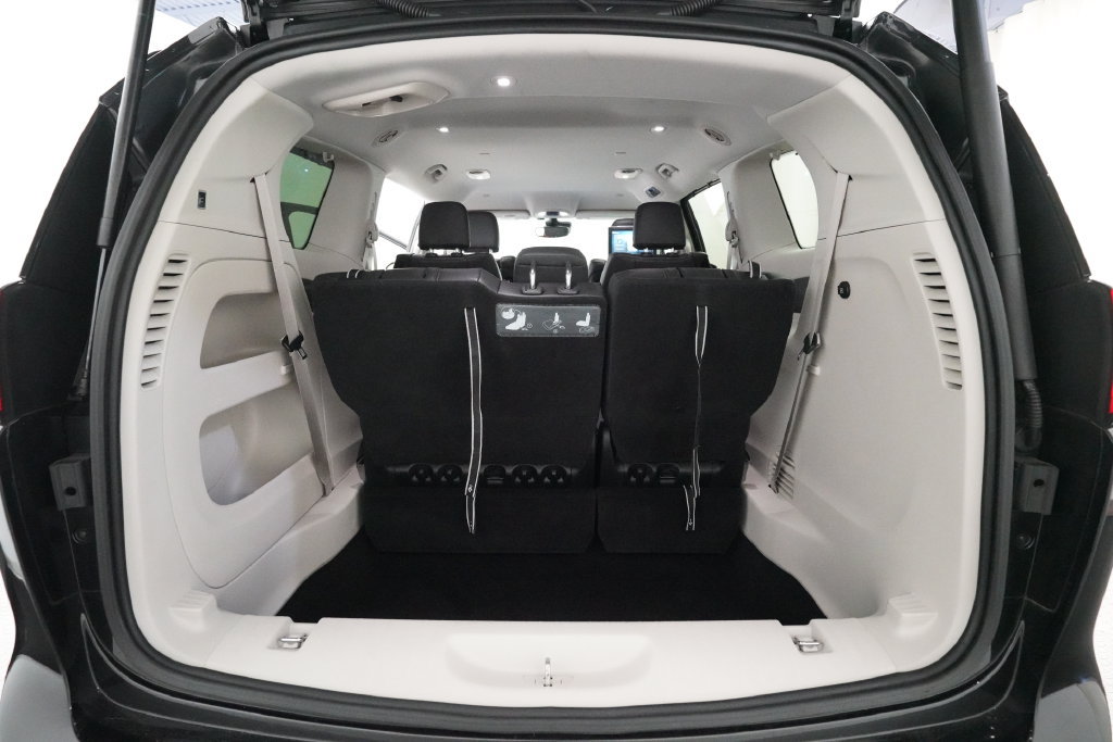 Used 2017 Chrysler Pacifica Touring-L Plus FWD image 10