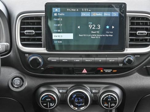 Certified 2025 Hyundai Venue SEL FWD image 20