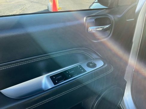 Used 2015 Jeep Compass Latitude image 16