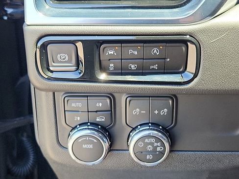 Used 2026 GMC Yukon Denali w/ Sun & Power Step Package AWD/4WD image 26