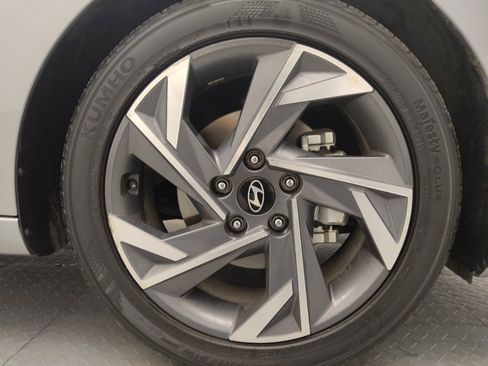 Used 2025 Hyundai Elantra Sport FWD image 31