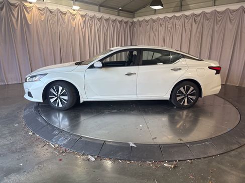 Used 2022 Nissan Altima 2.5 SV w/ SV Premium Package image 8