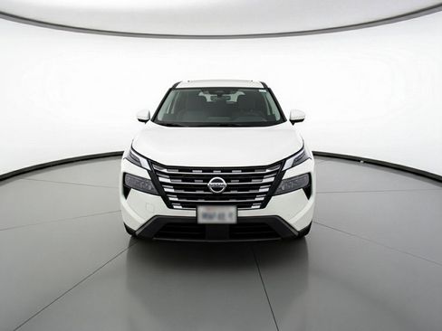 Used 2025 Nissan Rogue SV image 2