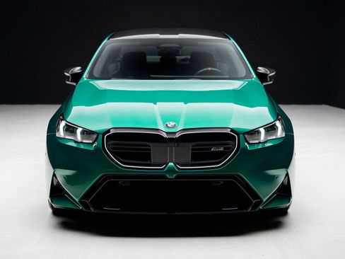 Used 2025 BMW M5 w/ Carbon Package image 6