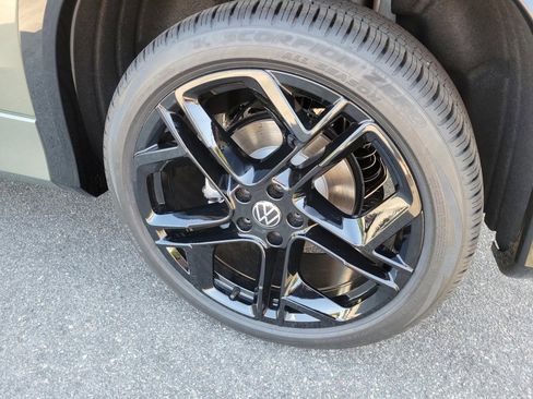 New 2026 Volkswagen Tiguan SE R-Line FWD image 22