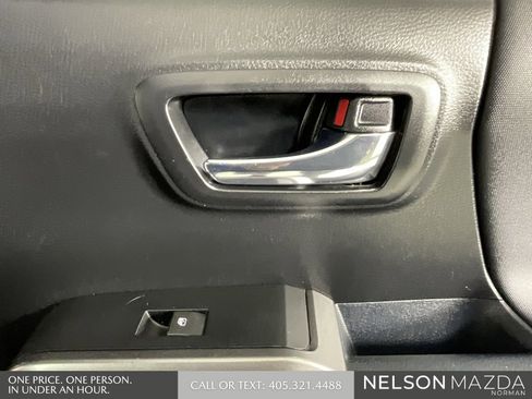 Used 2018 Toyota Tacoma TRD Off-Road image 19