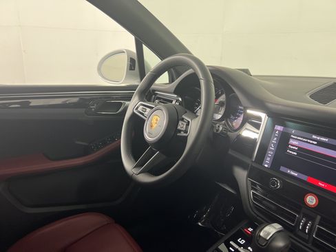 Certified 2026 Porsche Macan AWD/4WD image 12