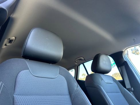 Used 2025 Chevrolet Trax LT w/ LT Convenience Package image 16