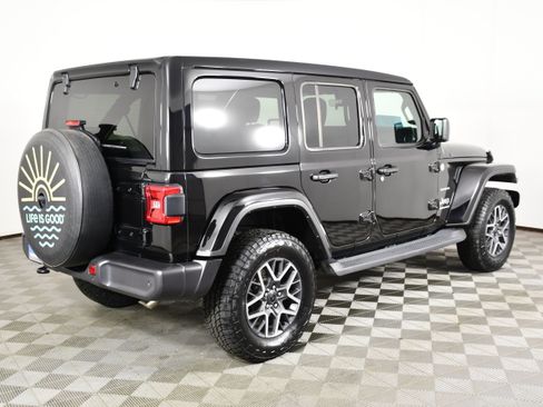 Used 2024 Jeep Wrangler Unlimited Sahara w/ Technology Group AWD/4WD image 6