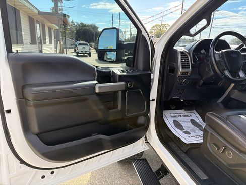Used 2020 Ford F250 Platinum w/ FX4 Off-Road Package image 19