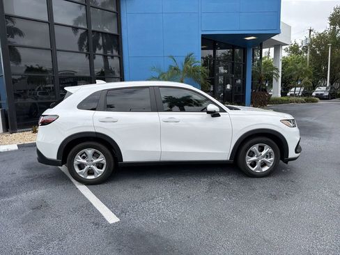 Certified 2025 Honda HR-V LX image 9