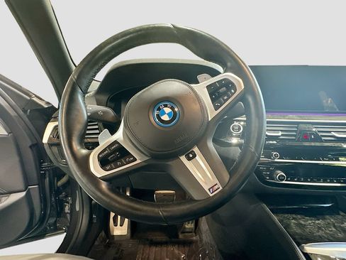 Used 2023 BMW 530e xDrive w/ Executive Package AWD/4WD image 11