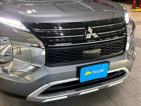 Used 2023 Mitsubishi Outlander SE image 32