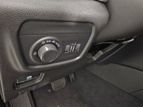 New 2025 Jeep Grand Cherokee Altitude image 20