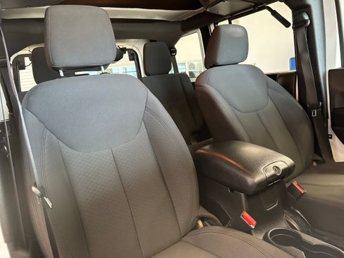 Used 2017 Jeep Wrangler Unlimited Sport AWD/4WD image 15