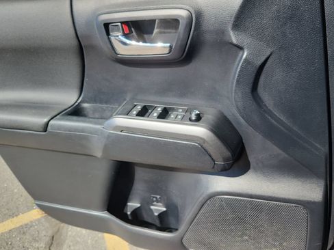 Used 2019 Toyota Tacoma TRD Sport AWD/4WD image 8