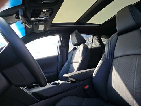 Used 2024 Toyota Venza Limited image 21