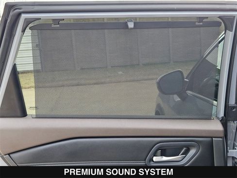 Used 2023 Nissan Rogue SL w/ SL Premium Package image 19