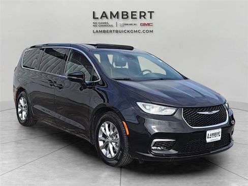 Used 2026 Chrysler Pacifica Limited image 4